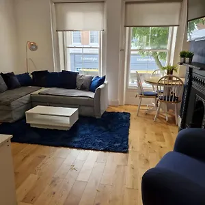 https://hu1-hull-city-centre-modern-apartment-wifi-bath-h9.yorkshirehotels.net